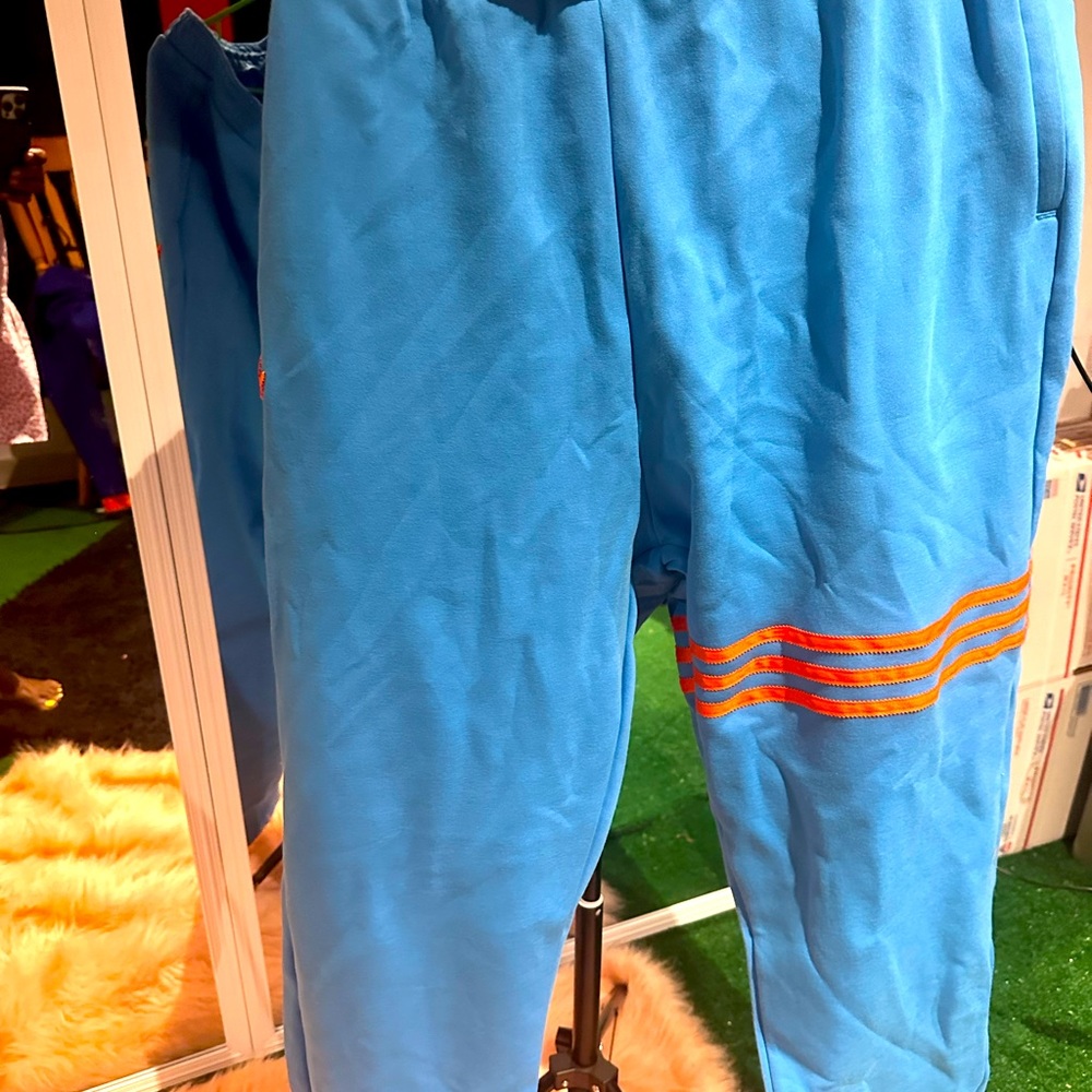 Women Addidas pants.Brand new with tag.